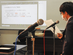 生徒集会(議会からの報告).gif