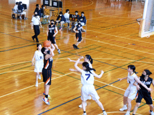 女子ﾊﾞｽｹ2201.gif