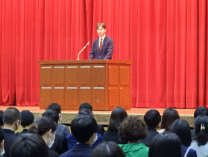 K科学年主任.gif