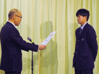 生徒表彰2b.gif